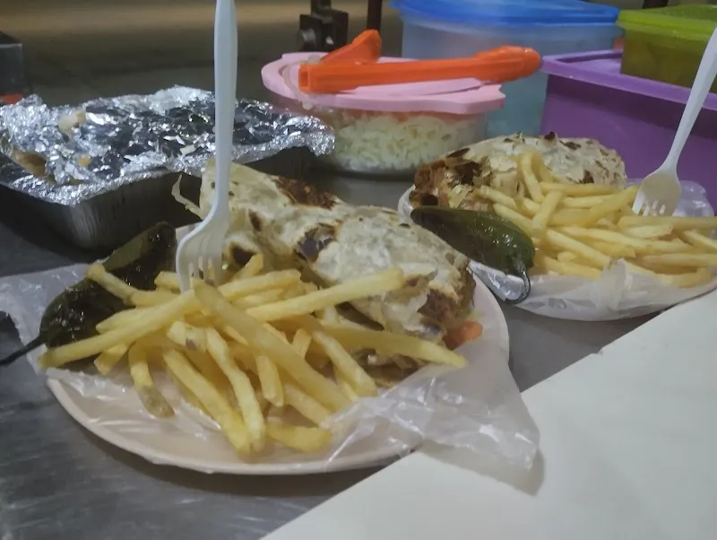 Hot Dogs y Hamburguesas El Compa Pollo